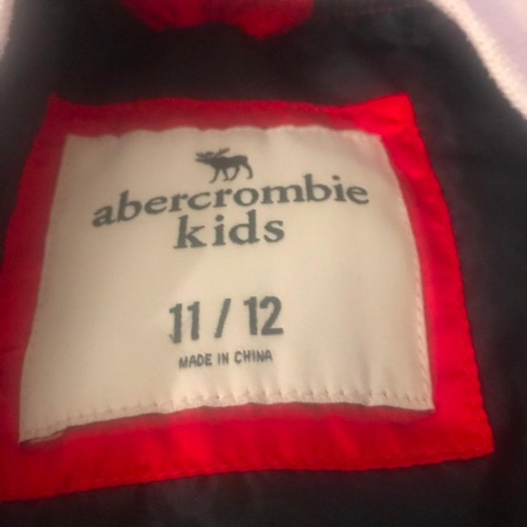 Size 11/12 kind Abercrombie jacket - Picture 4 of 5